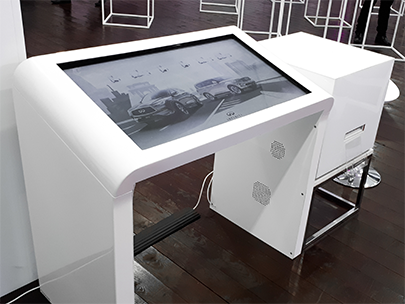 Интерактивный стол с огромным сенсорным экраном 42” и принтером